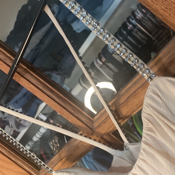 Formal Dress - Picture 3 of 6